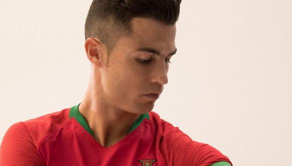 La empresa internacional lanzó unas modernas zapatillas personalizadas con los colores de Portugal para Cristiano Ronaldo, quien será una de las estrellas visibles en Rusia 2018. (Foto: EFE)
