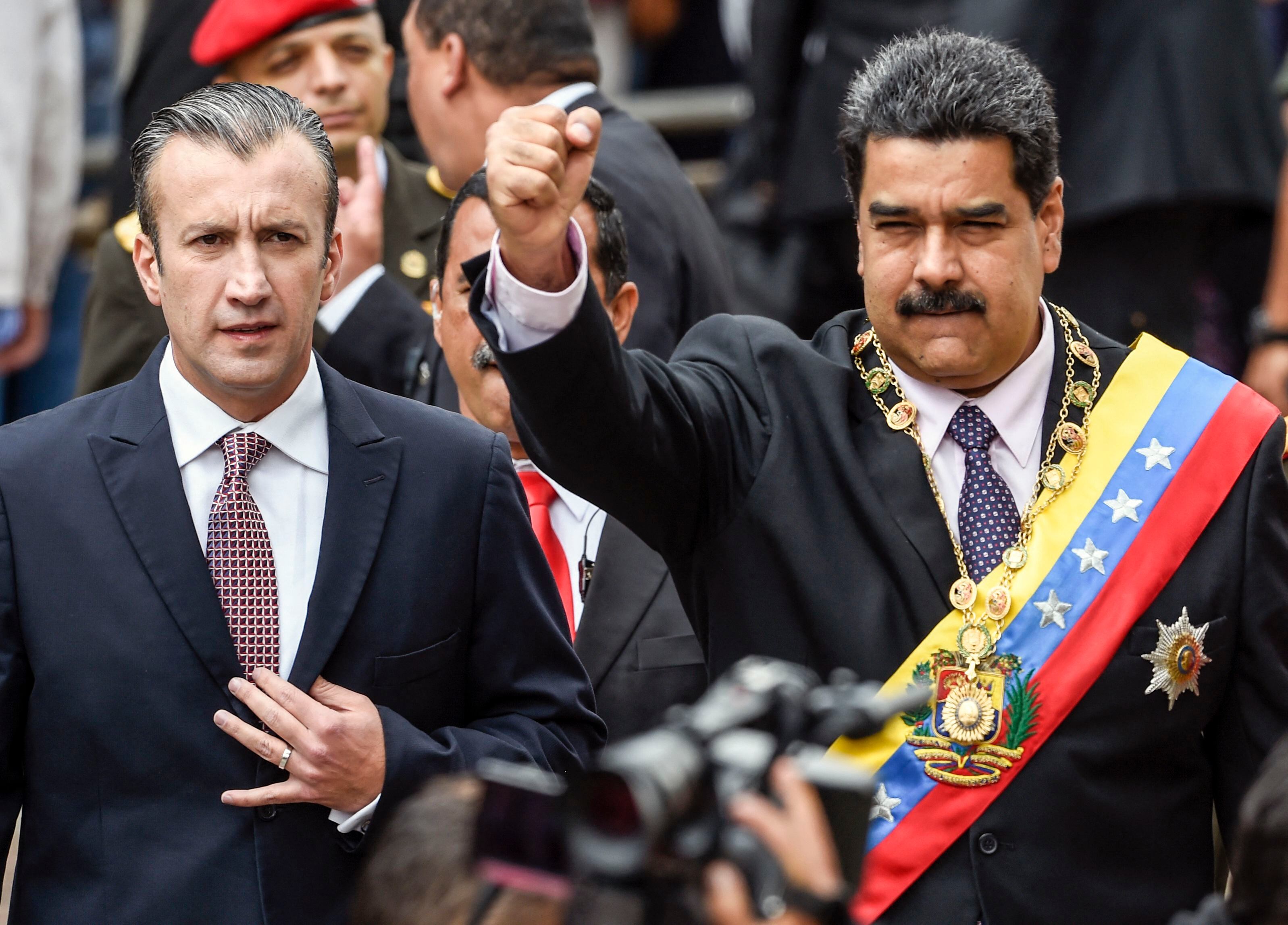 Venezuelan President Nicolás Maduro (right) and Vice President Tareck El Aissami greet their supporters in Caracas on January 15, 2017. (Photo by JUAN BARRETO / AFP).