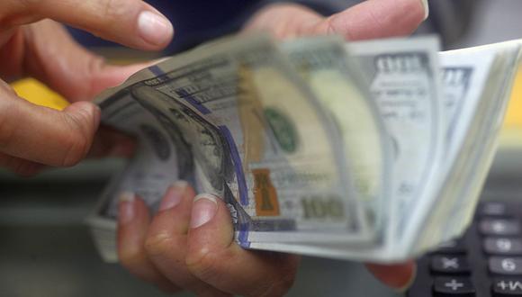 El "dólar blue" se cotizaba a 143 pesos en Argentina este martes. (Foto: GEC)
