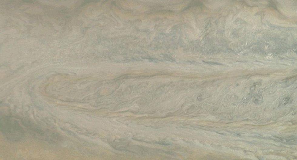 La imagen fue captada durante el décimo acercamiento de la sonda Juno al planeta Júpiter. (Foto: NASA)