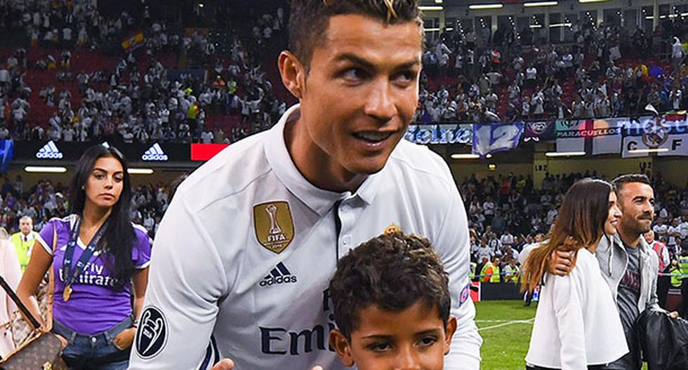 Durante los festejos tras ganar la Champions League, Cristiano Ronaldo Jr. tomó el balón y todos quedaron asombrados al ver su técnica pese a su corta edad. (Foto: Getty Images)