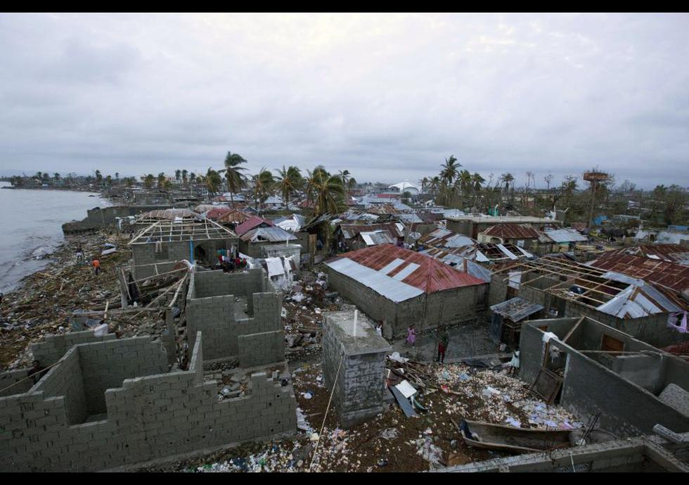 El hurac&aacute;n Matthew deja hasta el momento m&aacute;s de 100 muertos, la mayor&iacute;a de ellos en Hait&iacute;. (Foto: AP)