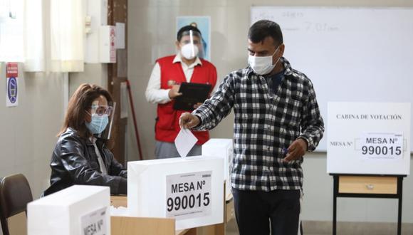 La ONPE estima que las mesas de votación harán un conteo de votos hasta por 3 horas luego de las 7 p.m. (Foto: Andina)