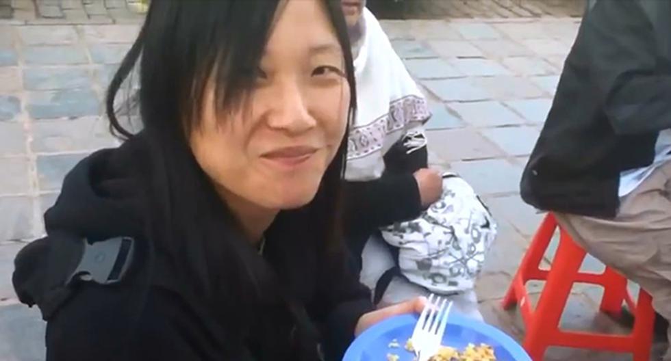 G y Zoey contaron en YouTube su experiencia de comer en la calle. (Foto: Captura de YouTube)