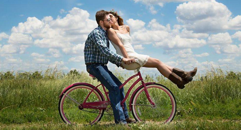 Estudio asegura que las mujeres sienten m&aacute;s atracci&oacute;n por los hombres con pareja (Foto: Pixabay)