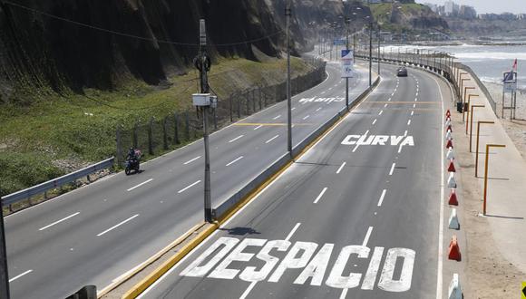 El municipio detalló que mientras dure la campaña de inmunización las personas, contarán con el apoyo de inspectores de movilidad urbana para dar mayor fluidez al tránsito de la zona. (Foto: Eduardo Cavero/GEC)