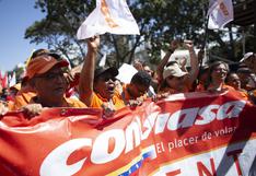 El chavismo sale a protestar contra las sanciones a la aerolínea Conviasa | FOTOS