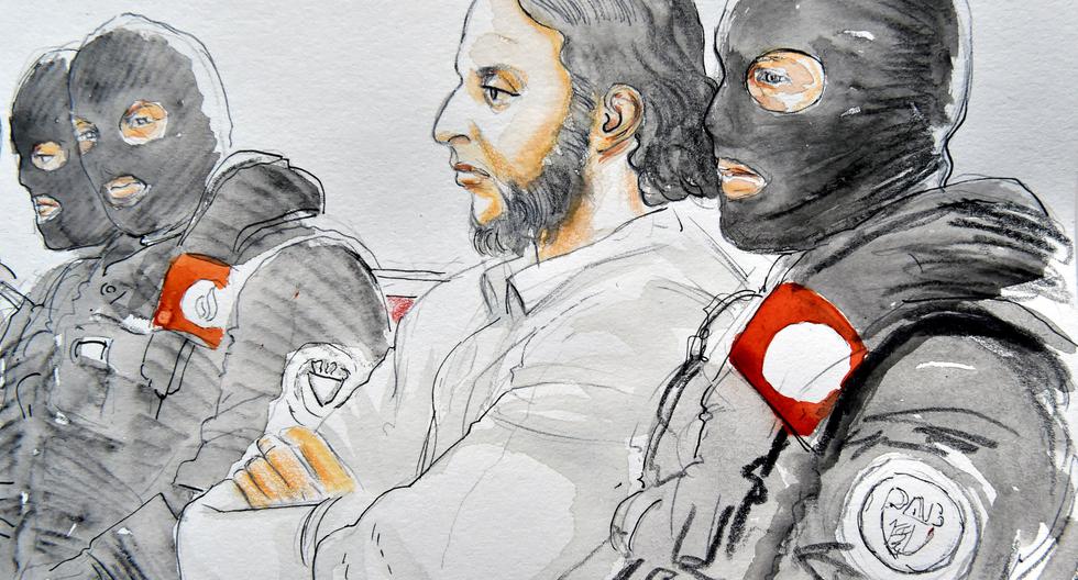 Dibujo que muestra, en medio de la corte, al terrorista Salah Abdeslam custodiado por policías sin rostro. REUTERS