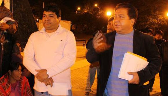 De izquiera a derecha, el alcalde distrital de Comandante Noel, Marco Rivero, y el amenazado gerente municipal Jos&eacute; Ferreira.  (Foto: Laura Urbina)