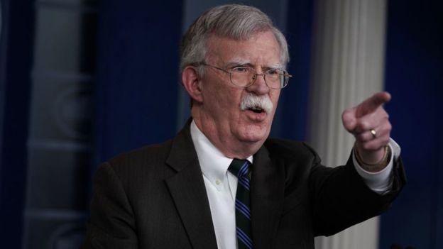 John Bolton indicó que EE.UU. busca cómo detener el flujo de dinero que recibe Maduro. (Getty vía BBC)