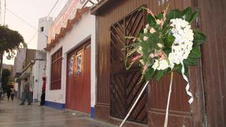 Dejan corona fúnebre en casa de político en Chimbote