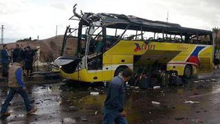 Egipto: Cuatro muertos tras atentado contra bus turístico