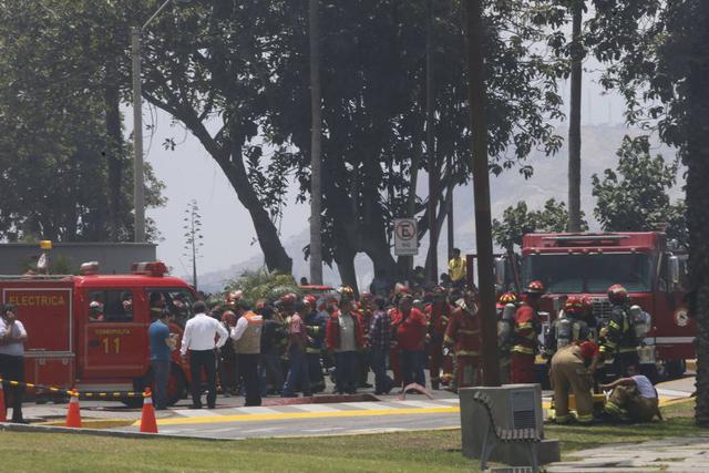 Tragedia en Larcomar: el arduo trabajo de bomberos por incendio - 5