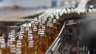 Backus anunció que no venderá cerveza en Piura tras registro de largas colas para comprar el producto 