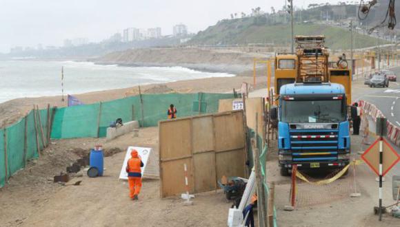 La Municipalidad Metropolitana de Lima (MML) había instalado maquinaria en la playa Los Delfines, pese a que no tenía permiso de la Dicapi. (Foto: El Comercio)