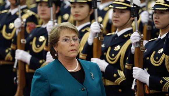 Encuesta: "Baja de Bachelet es por complejo momento económico"