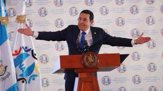 Guatemala indignada con el escandaloso salario y gastos de Jimmy Morales