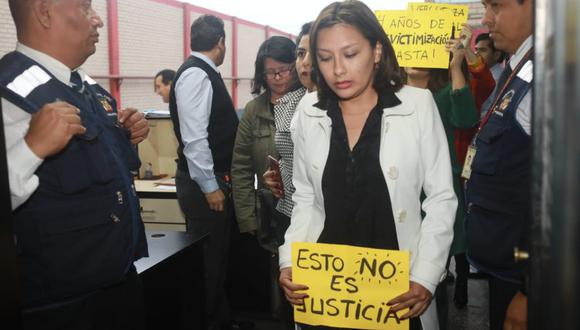 Arlette Contreras expresó su rechazo a la sentencia de 11 años de prisión contra Adriano Pozo. (Foto: Juan Ponce Valenzuela)