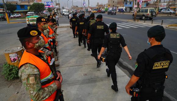 Militares y policías resguardan la Carretera Central luego de los bloqueos realizados durante el paro de transportistas en marzo del 2021. (Foto: Hugo Curotto / Archivo GEC)