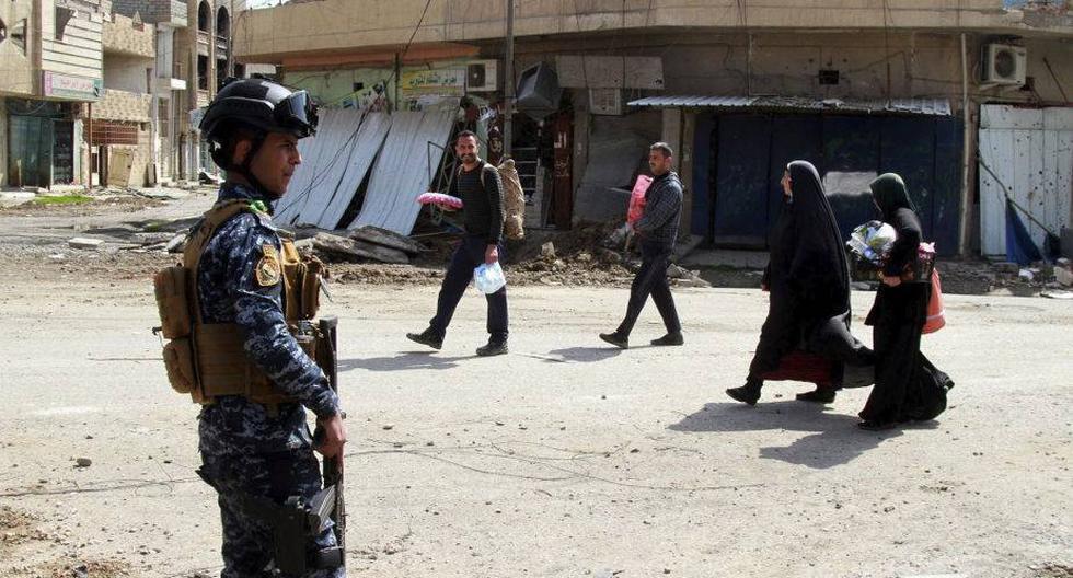 Polic&iacute;a iraqu&iacute; en un pueblo de Mosul. (Foto: EFE)