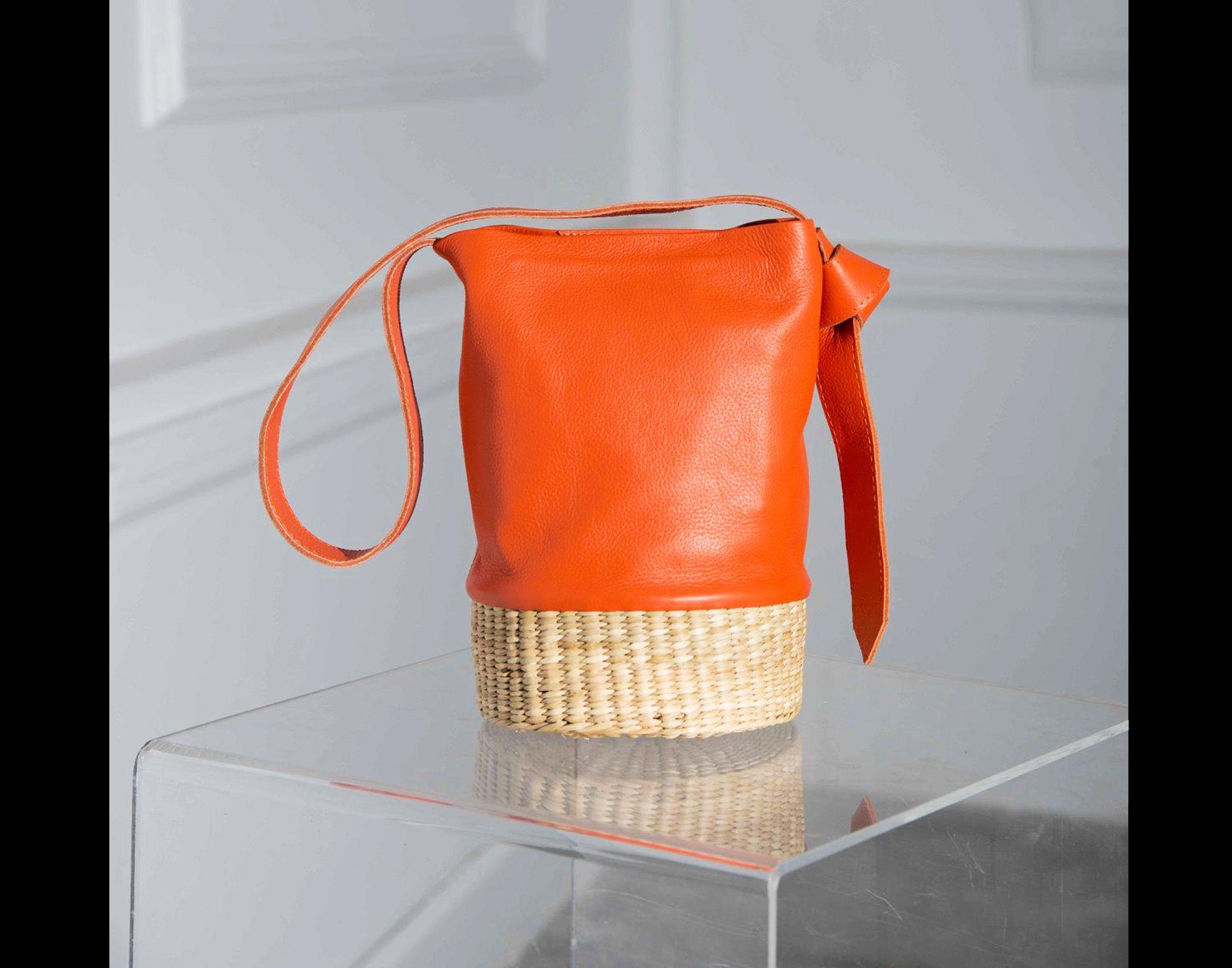 Cartera de Luk Accesorios hecha de fibras naturales y cuero.