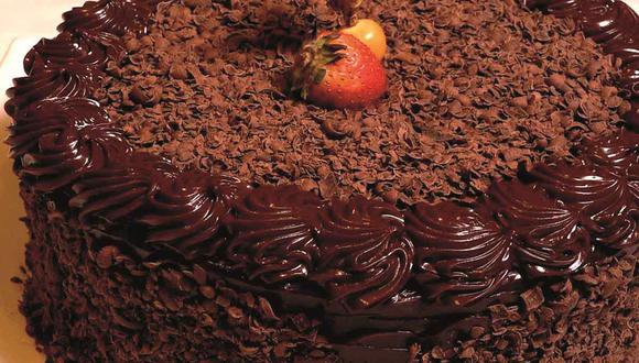 Uno de los postres clásicos hechos en base a chocolate es el de la tarta de fugde con chocolate. (Foto: Shutterstock)