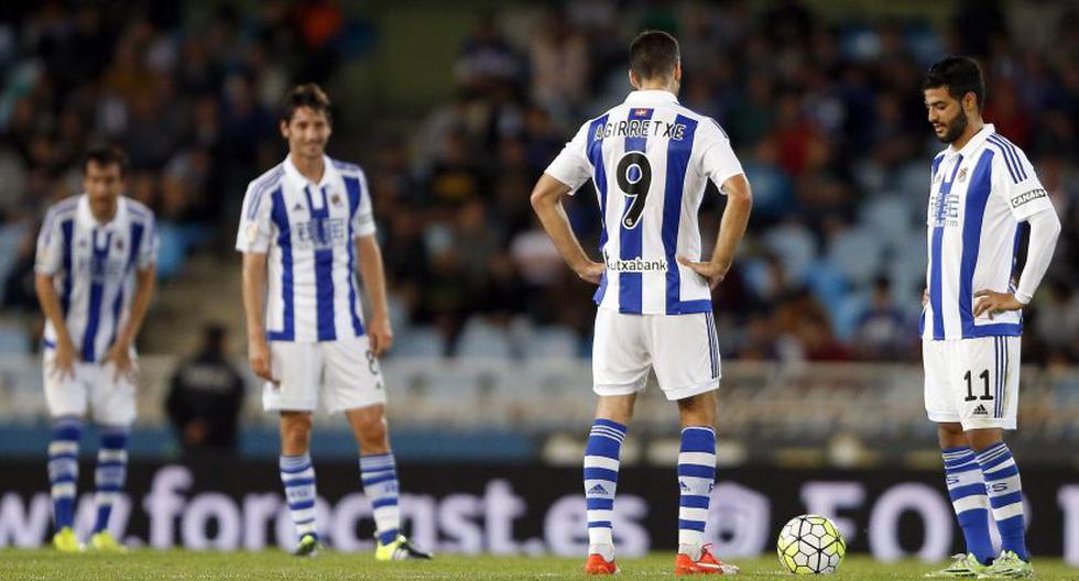 Jugadores de la Real Sociedad buscan recuperarse frente al Granada. (Foto: EFE)