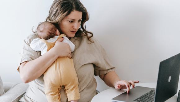 La crianza no es exclusiva de la madre. Conversa con tu pareja o el padre de tus hijos para que ambos puedan repartirse la crianza de manera equitativa