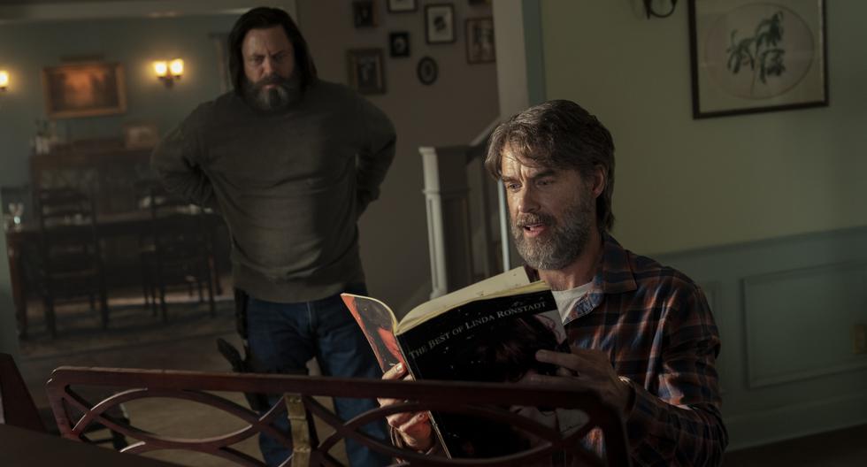 "The Last of Us". Bill (Nick Offerman) y (Murray Bartlett) en uno de los escasos momentos de tranquilidad que ofrece esta serie.