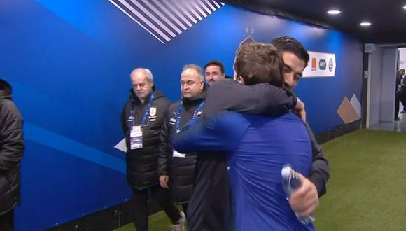 Luis Suárez y Antoine Griezmann coincidieron en el vestuario del estadio Saint-Denis. Luego de una amena charla, se dieron un fuerte abrazo. (Foto: captura de video)