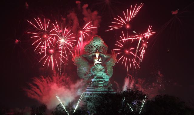 Indonesia recibe así el Año Nuevo 2020. (EFE/EPA/MADE NAGI).
