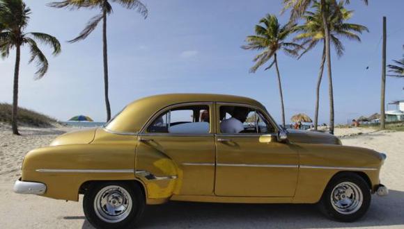Cubanos perplejos ante los precios de los automóviles