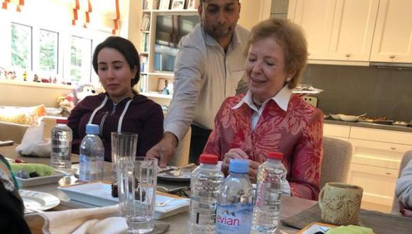 Sheikha Latifa aparece fotografiada junto a Mary Robinson, excomisionada de Naciones Unidas para los Derechos Humanos. Emiratos Árabes Unidos dice que la foto fue tomada el pasado 15 de diciembre.