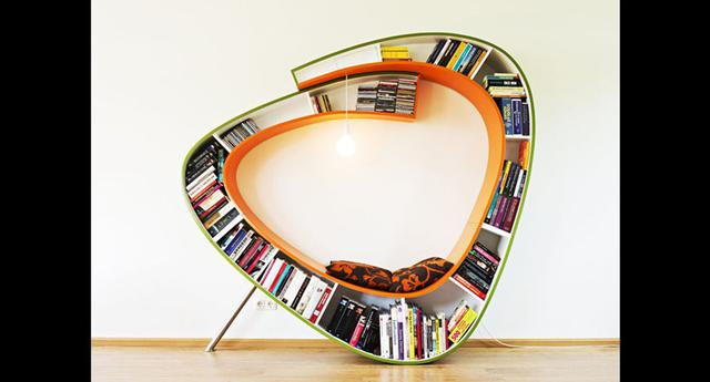 El librero bookworm también sirve de asiento y tiene una conexión eléctrica para lograr buena iluminación. (Foto: aryse.org)