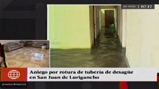 Rotura de tubería de desagüe inundó viviendas en SJL