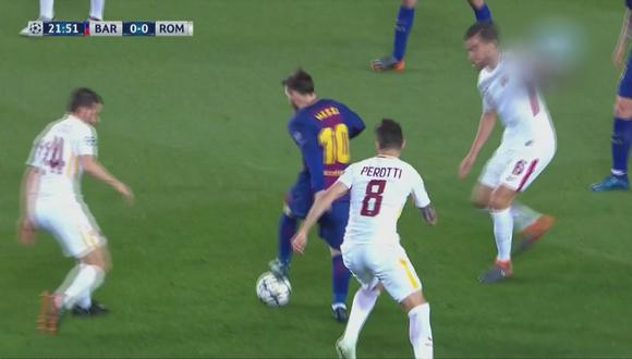Lionel Messi se sacó de encima a tres adversarios de la Roma con una genialidad que fue reconocida por los hinchas del Barcelona a través de una serie de aplausos interminables. (Foto: captura de pantalla)
