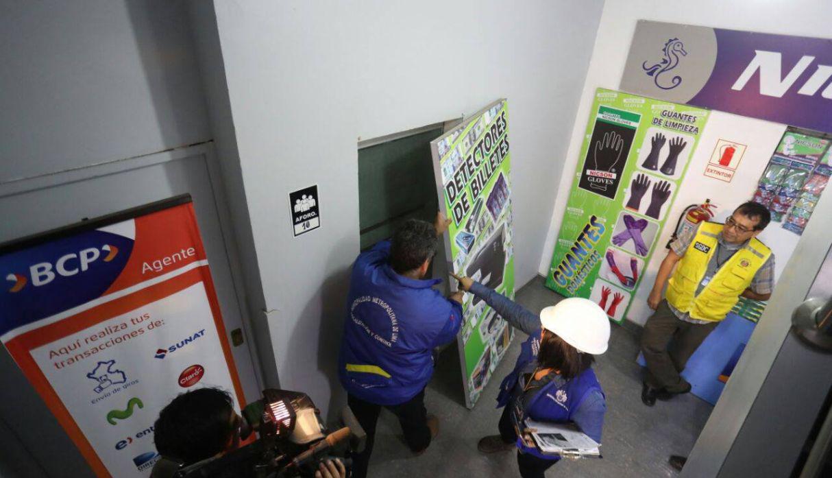 En estos almacenes clandestinos se guardaban juguetes, cajas y productos de plásticos altamente inflamables (Fotos: Municipalidad de Lima)