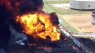 Incendio de grandes proporciones afecta Refinería de Manguinhos en Brasil | VIDEOS