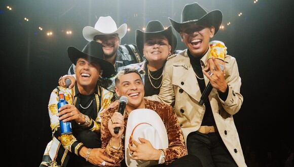 La banda mexicana causó sensación en su primera presentación en el Foro Sol. (Foto: Grupo Firme / Facebook).