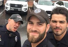 USA: ¿por qué esta foto de tres policías ha causado gran revuelo?