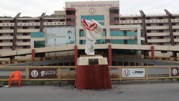 Así quedó la estatua de 'Lolo' Fernández | Foto: Lino Chipana Obregón / GEC
