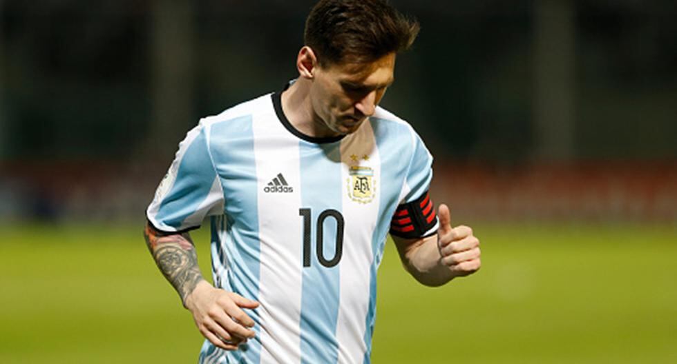 El delantero argentino Lionel Messi, que arrastra molestias, tocó hoy balón en la última práctica de Argentina antes de que se mida a la selección de Chile. (Foto: Getty Images)