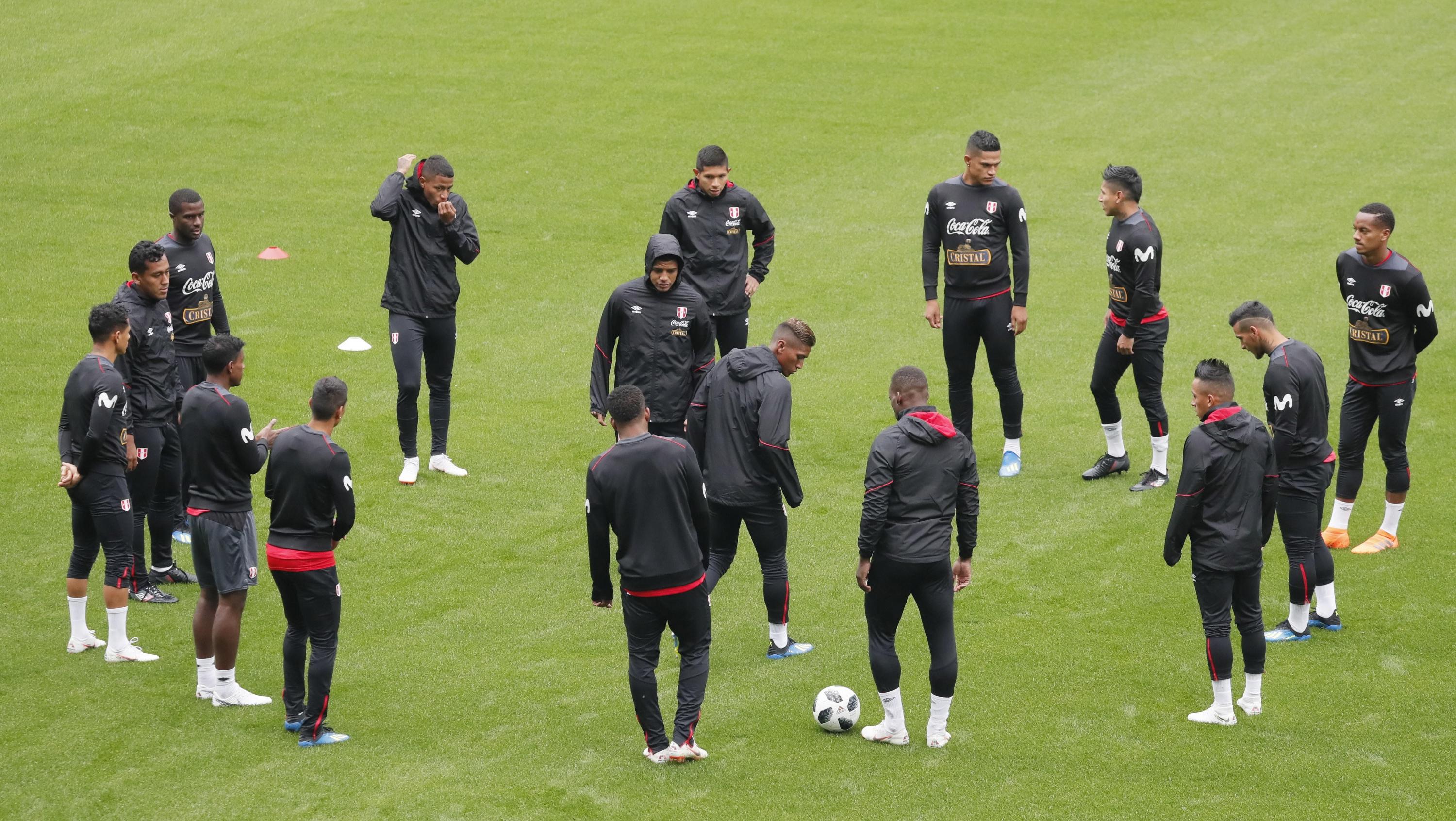Selección peruana: postales del primer entrenamiento en Moscú. (Foto: AFP)