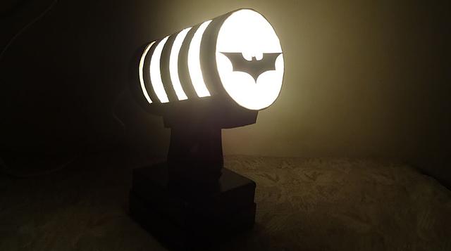 DIY: Crea una divertida lámpara de Batman para tus pequeños - 1