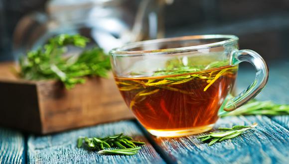 El romero es una planta medicinal de fácil manipulación, lo cual favorece su uso tanto en comidas como bebidas. (Foto: iStock)
