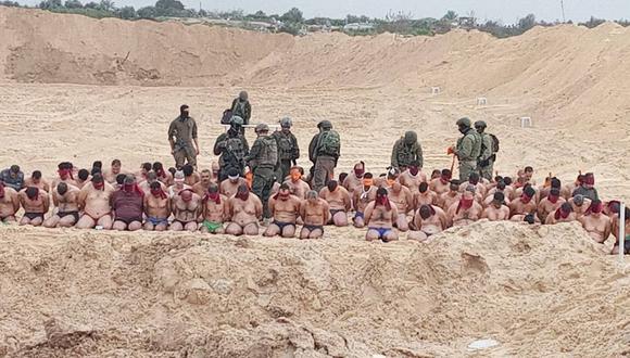 Hombres palestinos detenidos en Gaza, semidesnudos, bajo custodia del Ejército israelí. (Foto de Twitter/X @ManuPineda)