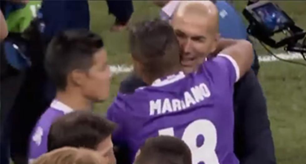 Zinedine Zidane y James Rodríguez se \"abrazaron\" tras ganar la Champions League. (Foto: Captura)