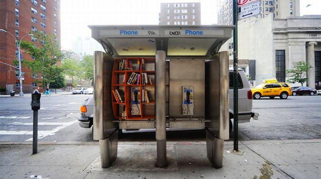 Cabinas telefónicas se transforman en inusuales objetos - 1