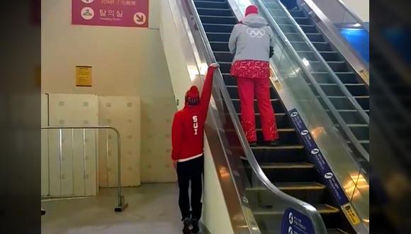 El suizo Fabien Bösch está arrasando en Instagram con el video de su loca manera de subir escaleras mecánicas en los Juegos Olímpicos de Invierno. (Instagram)