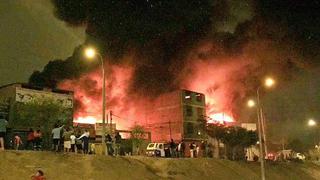 VES: fuerte incendio consumió taller en parque industrial